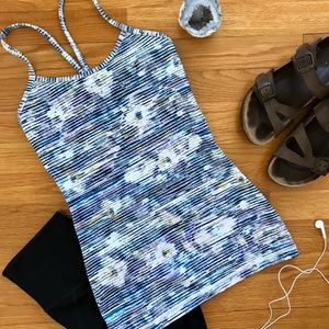 Lululemon | EUC blue/white "Power Y" tank
